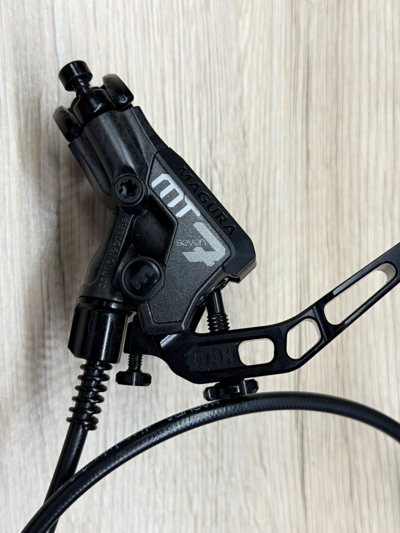 Magura MT7 (OAK Root Lever Pro set, Magura 8.R Race Disc Brake Pads)