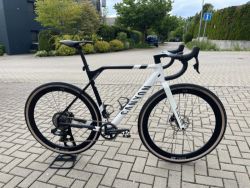 Canyon Inflite CF SLX 7, SRAM Force XPLR, Garmin Rally powermeter