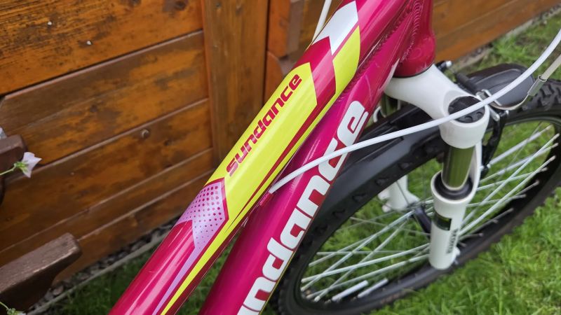 Dětské dívčí kolo 24" Sundance Joliet 7-12let postava 120-150cm jako NOVÉ nevyužité.