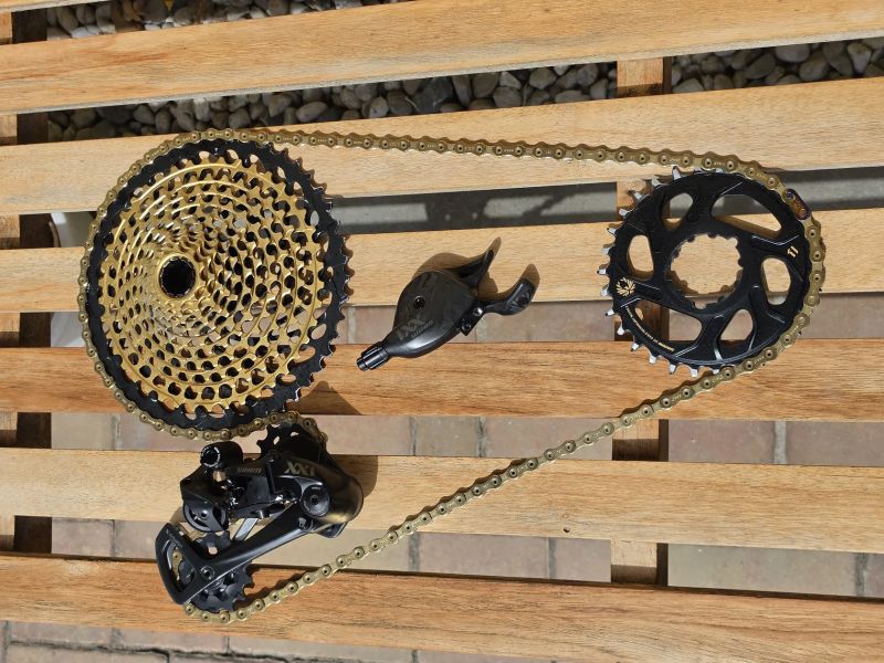 Prodám tuto sadu SRAM XX1 Eagle 1x12 (Karbon/Gold)