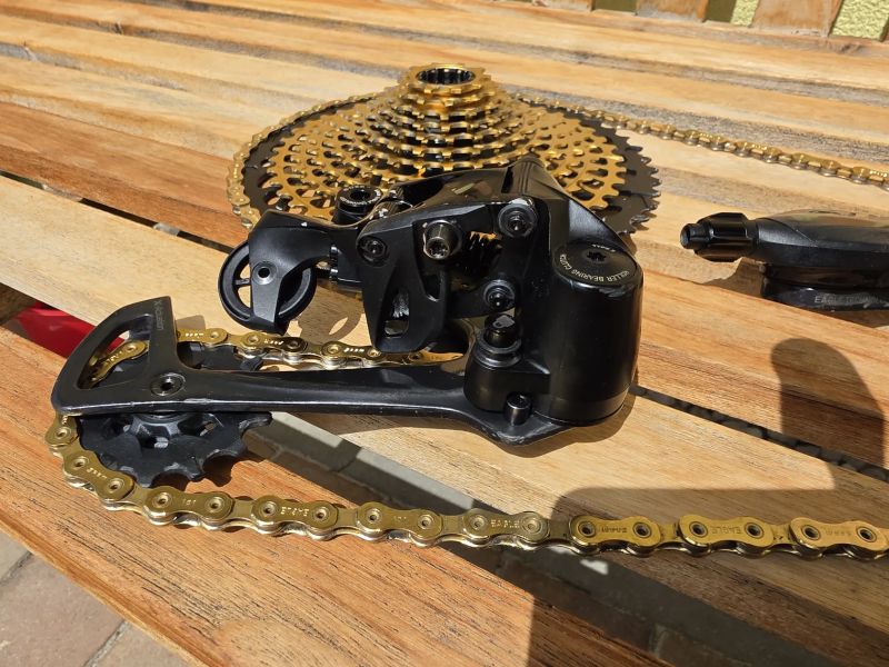 Prodám tuto sadu SRAM XX1 Eagle 1x12 (Karbon/Gold)
