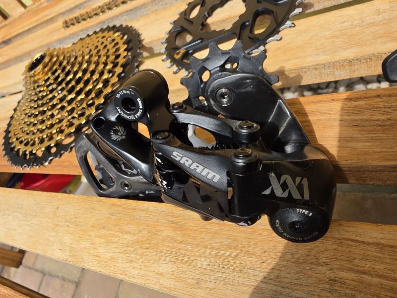 Prodám tuto sadu SRAM XX1 Eagle 1x12 (Karbon/Gold)
