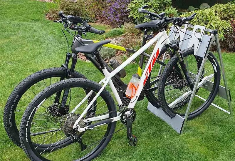 Držák pro přepravu dvou kol v dodávce - "bikestow"