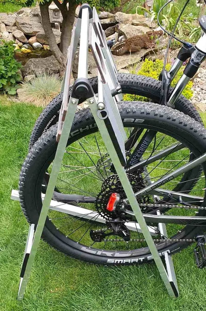 Držák pro přepravu dvou kol v dodávce - "bikestow"