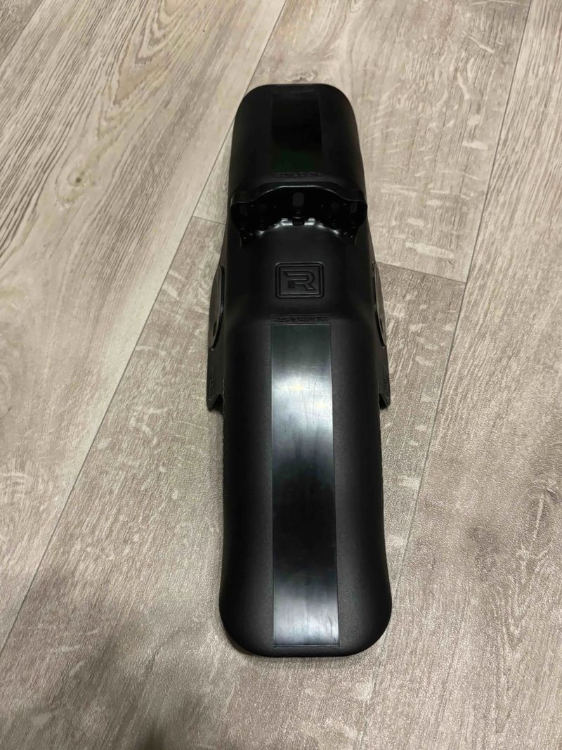 RRP ProGuard Mini Bolt On V2 přední blatník černá