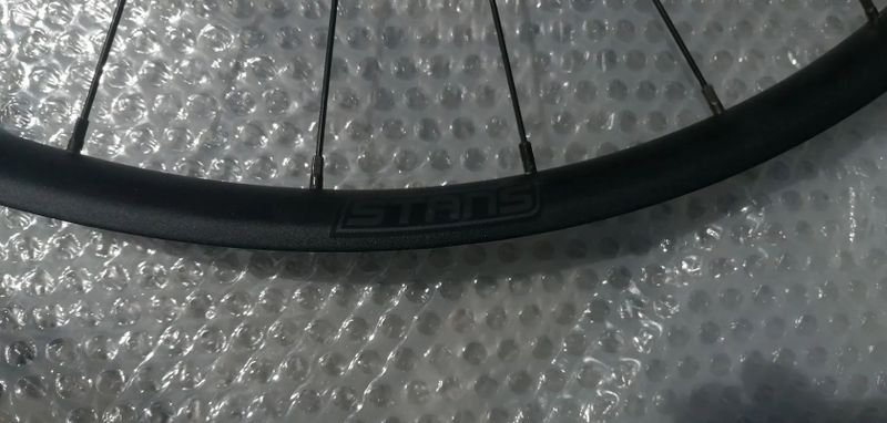  ráfky Stan's NoTubes Crest MK4, 28h, tubeless ready