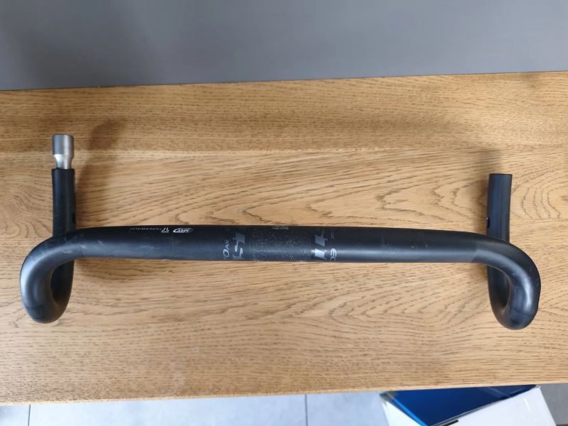 karbonový kokpit řidítka GIANT Contact SLR a EASTON EC70ax a Knight ONE