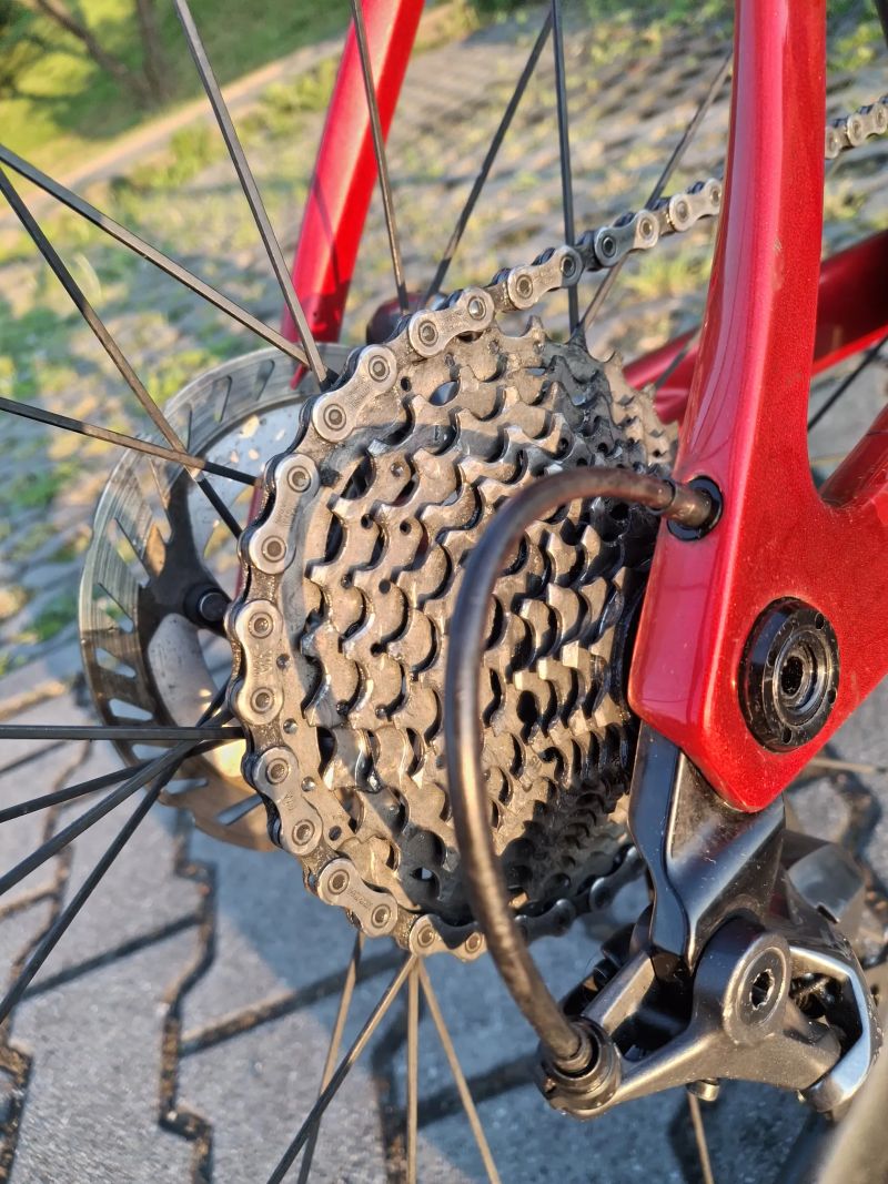 Van Rysel EDR CF ULTEGRA velikost M, dvě varianty výbavy (60 000 / 46 000 Kč)