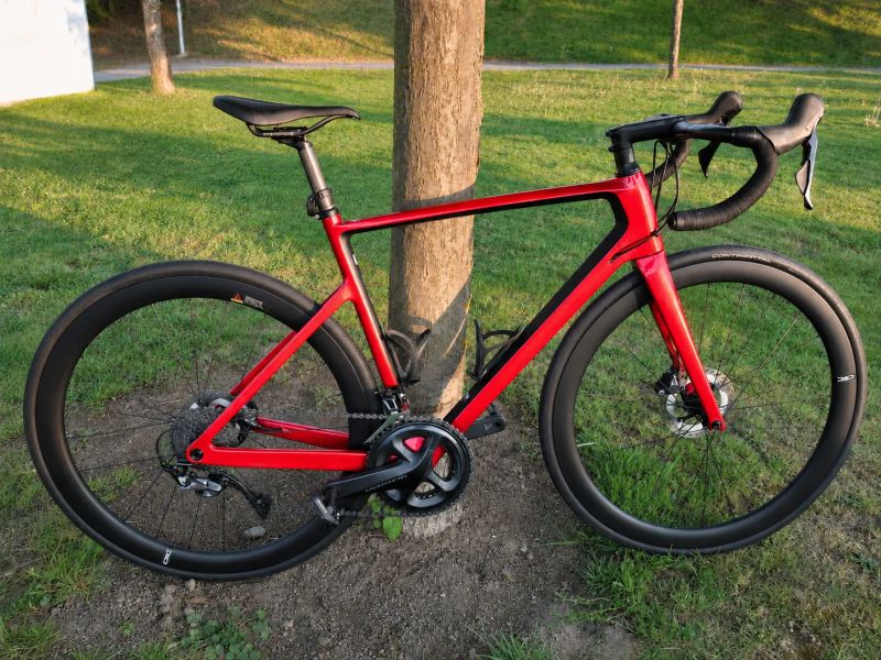 Van Rysel EDR CF ULTEGRA velikost M, dvě varianty výbavy (60 000 / 46 000 Kč)