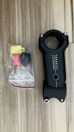 Odpružený představec Redshift ShockStop představec +/- 6° 90 mm