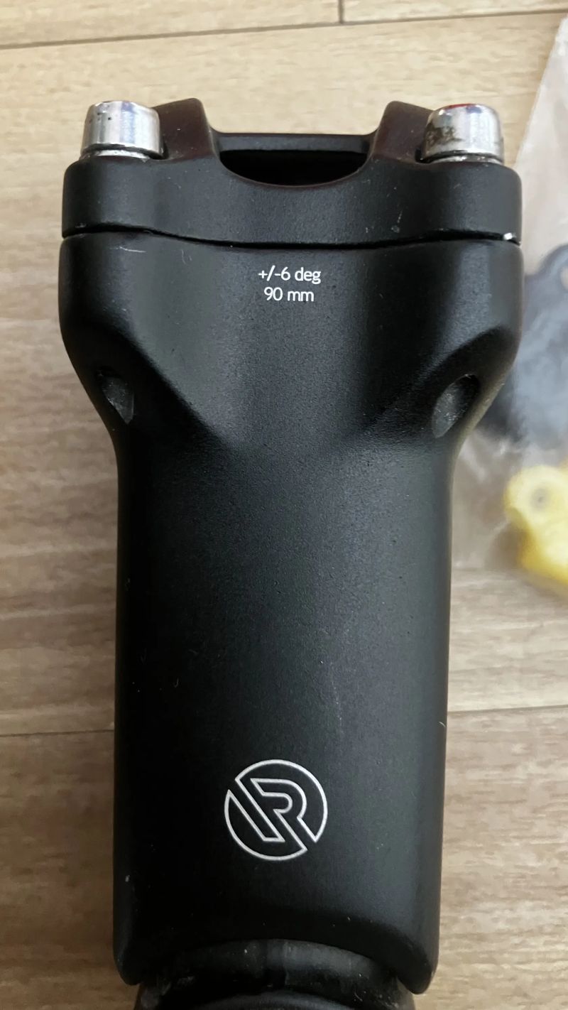 Odpružený představec Redshift ShockStop představec +/- 6° 90 mm