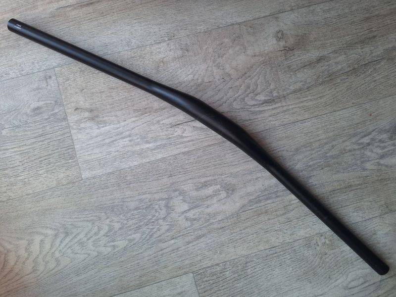 BONTRAGER Comp, šíře 750mm, průměr 31.8mm, zvednutí 15mm