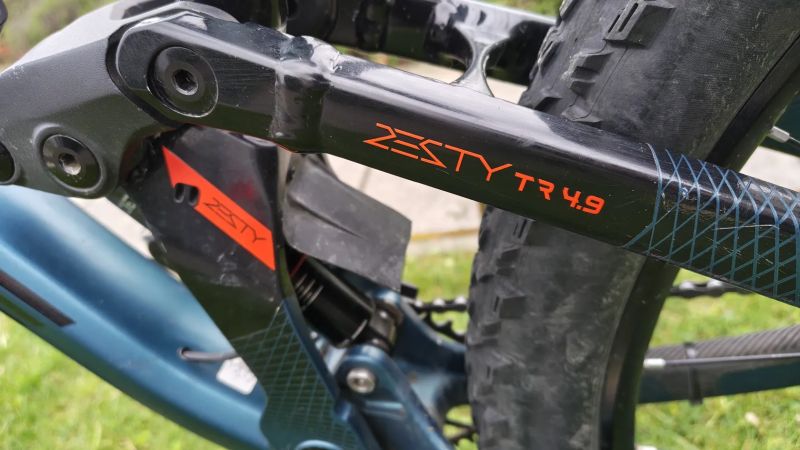 Lapierre Zesty TR 4.9 – s novou vidlicí FOX 36 (2025)