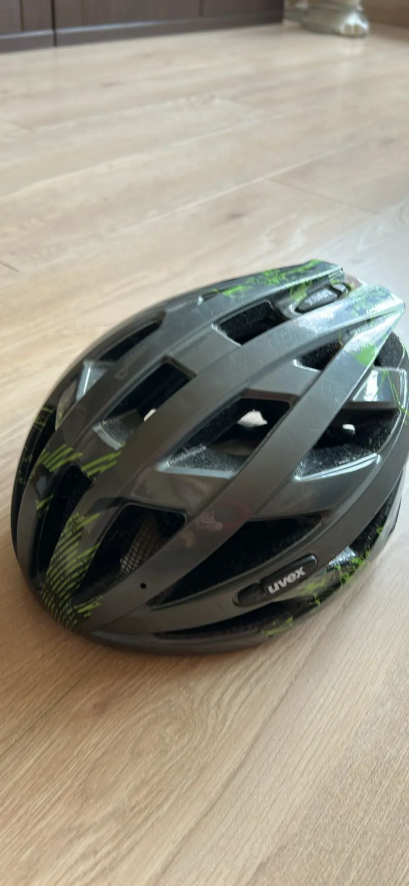 Prodám cyklistickou helmu UVEX