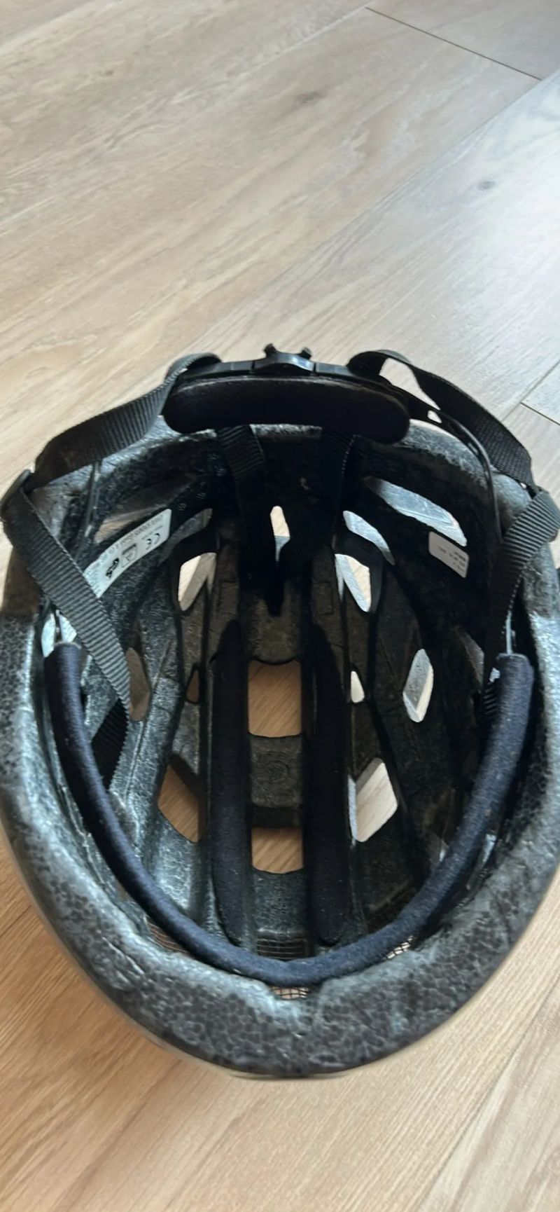 Prodám cyklistickou helmu UVEX