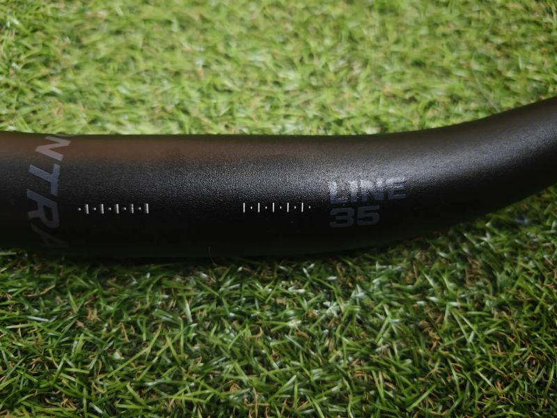 řídítka Bontrager Line 35 - rise 27,5 - 780mm AL7050