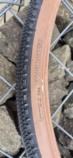 Gravel plášť Bontrager Girona pro 700x42c