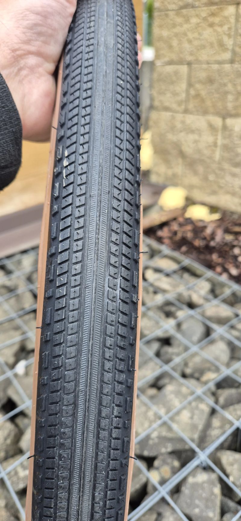 Gravel plášť Bontrager Girona pro 700x42c