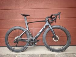 Scott foil rc 20, di2, karbonová kola, wattmetr