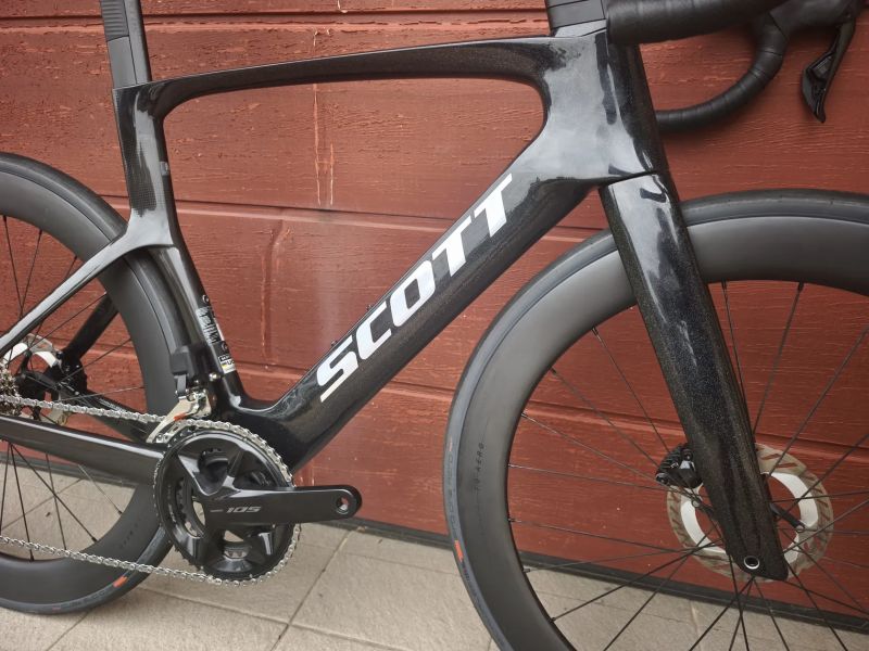 Scott foil rc 20, di2, karbonová kola, wattmetr