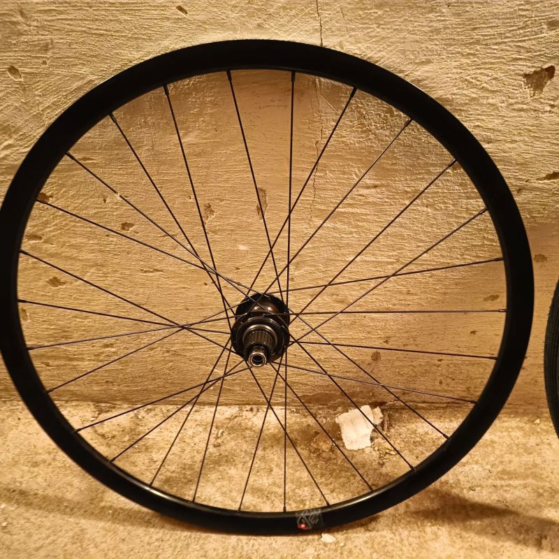 Zapletená kola Shimano XT