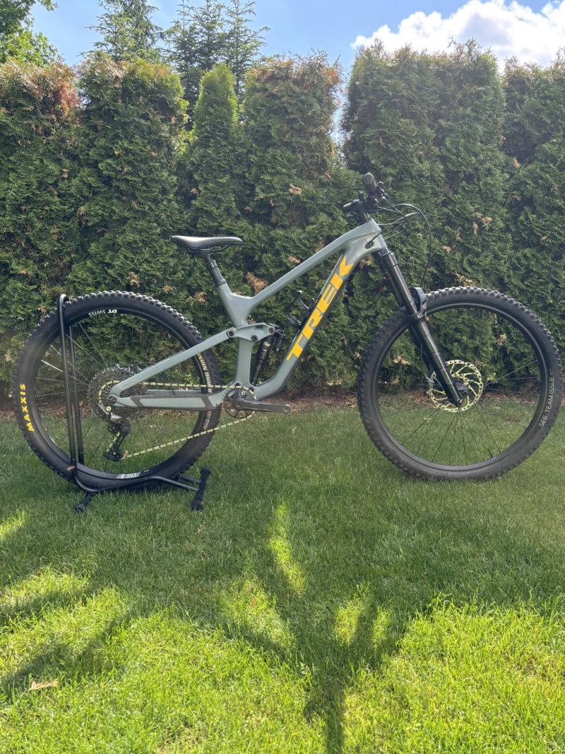 Trek Slash 9.8 XT ( velikost M/L) 