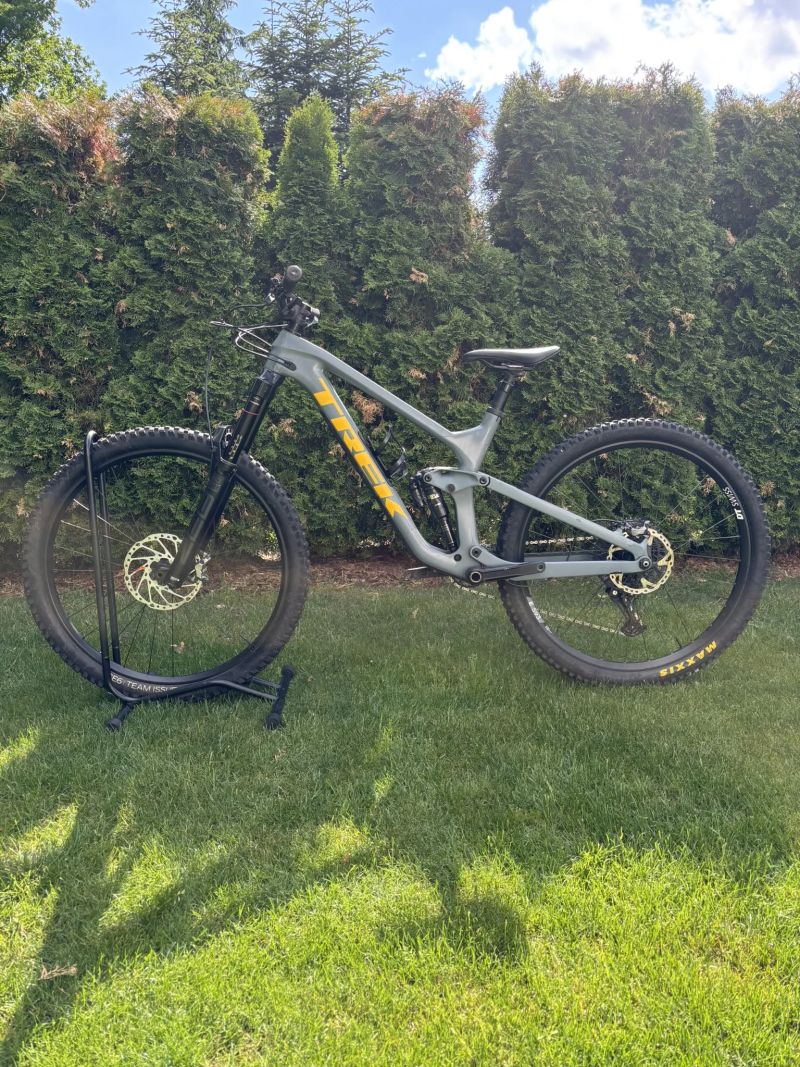Trek Slash 9.8 XT ( velikost M/L) 
