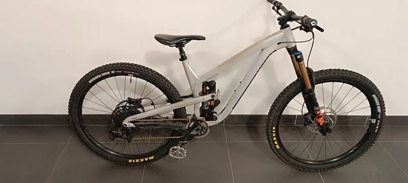 Propain Tyee Kashima