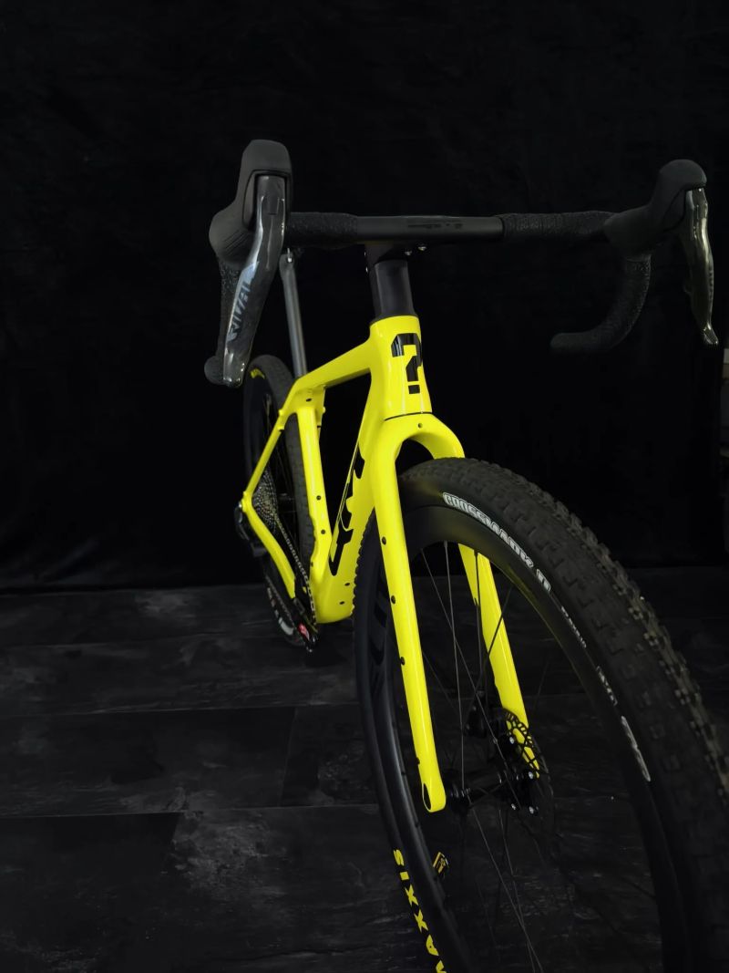Nový gravel. QM AT30+. SRAM Rival E1 XPLR 1x13 eTap AXS 