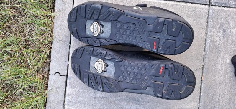 cyklistická obuv (nášlapy) Leatt EU47 (30cm)