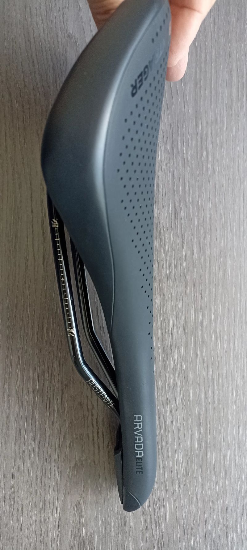 Sedlo Bontrager Arvada Elite -nové