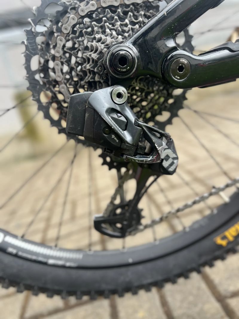 Canyon Torque CF9