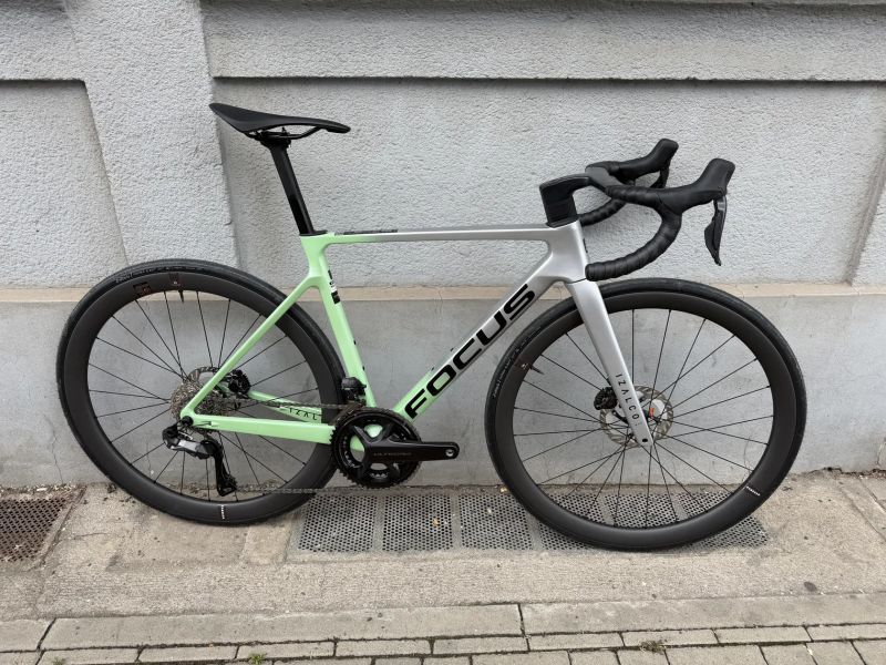 Silniční kolo Focus Izalco Max 9.7 S