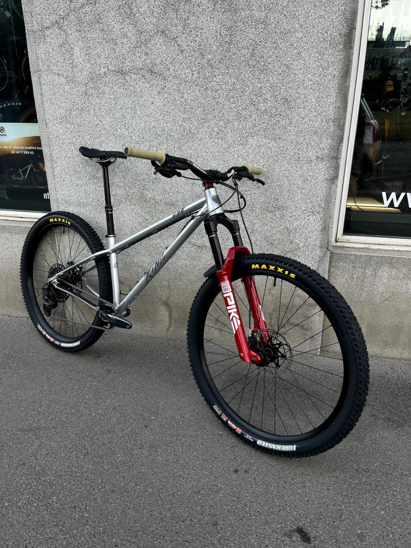 Kona Honzo ESD (custom stavba)