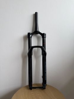 RockShox Revelation RC 2023 – 150mm, 29", tapered | jazdená, dobrý stav