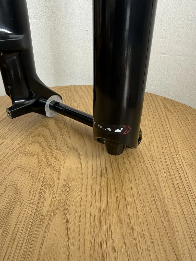 RockShox Revelation RC 2023 – 150mm, 29", tapered | jazdená, dobrý stav