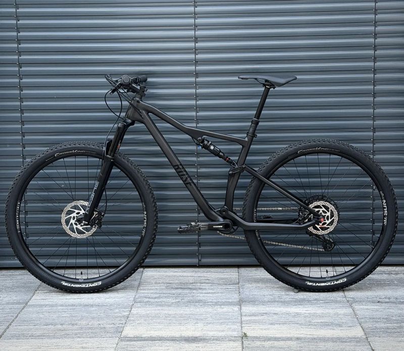 Rose Thrill Hill 1, 2024, vel. M