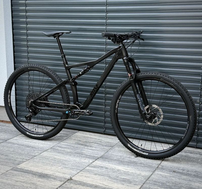 Rose Thrill Hill 1, 2024, vel. M