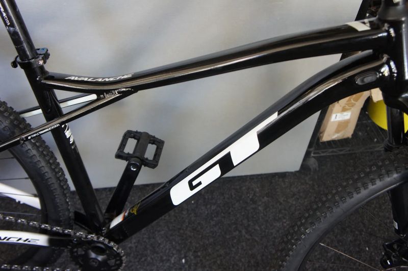 Horské kolo GT AVALANCHE 29" COMP BLK