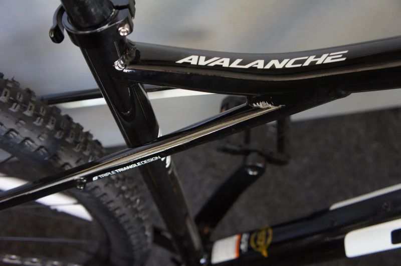 Horské kolo GT AVALANCHE 29" COMP BLK