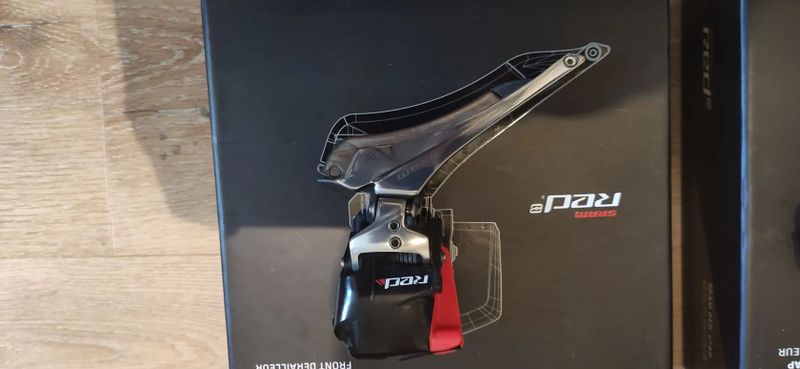 Bezdrátová sada SRAM RED eTap 2x11 + karbonové kliky 52/36 172,5 mm + brzdy Dura-Ace Direct Mount 