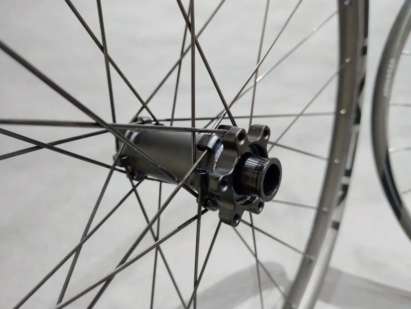 Newmen Advanced SL X.A.30 - carbon (1350g)