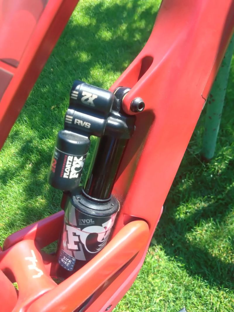 YT Tues 29 CF Pro (Candy Red) – Velikost XL