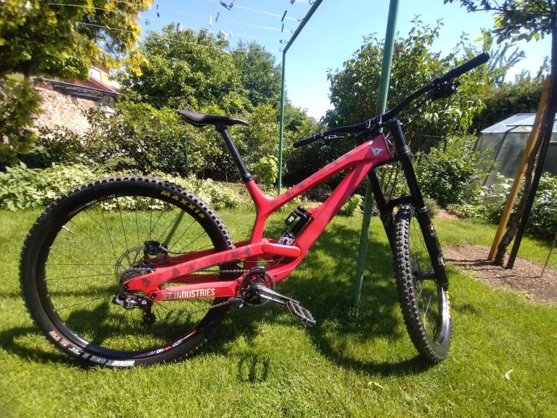 YT Tues 29 CF Pro (Candy Red) – Velikost XL
