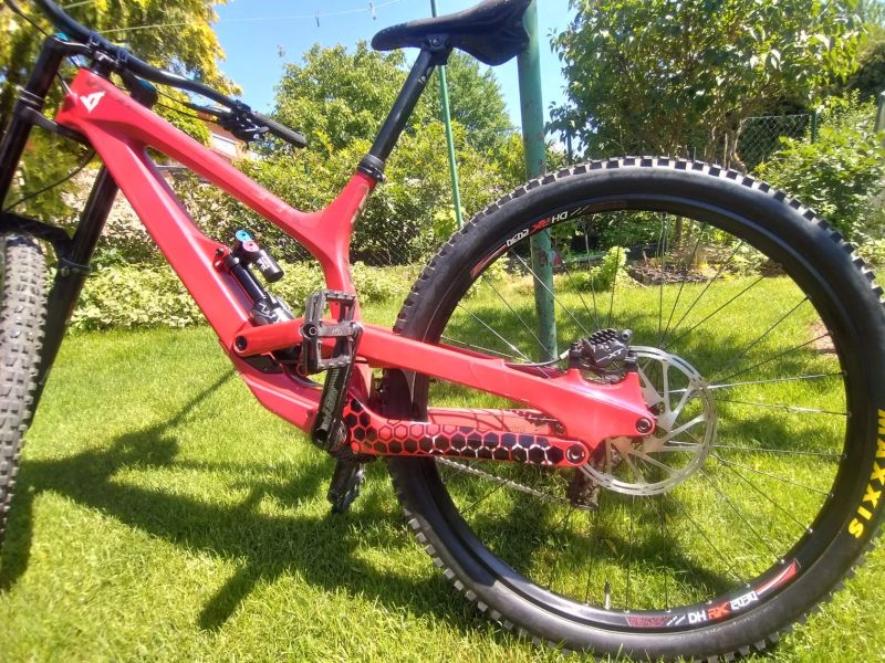 YT Tues 29 CF Pro (Candy Red) – Velikost XL