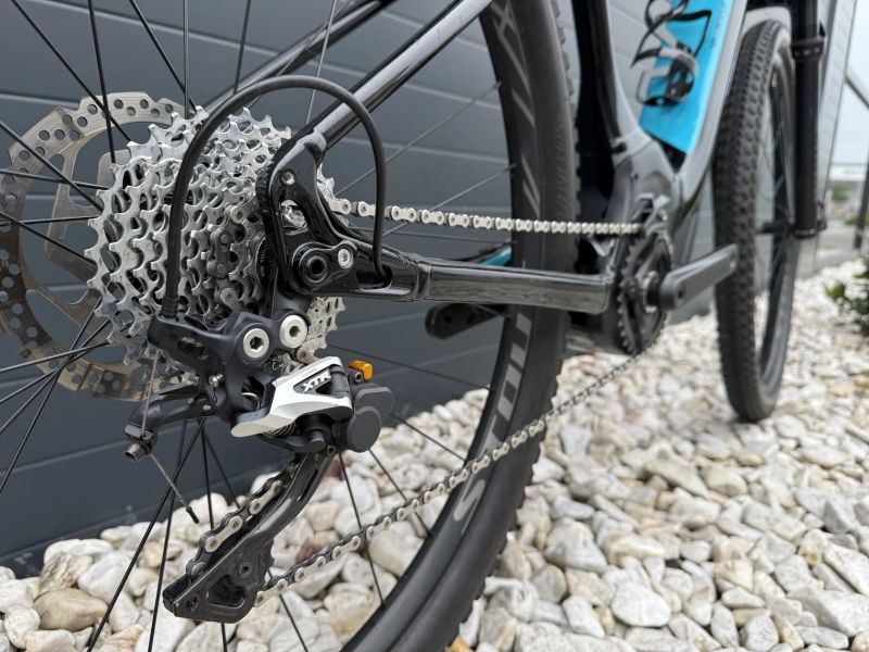 Specialized Levo HT Comp, vel M; 2 baterie