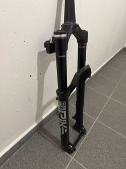RockShox Pike Ultimate Flight Attendant 29" 140mm – jako nová