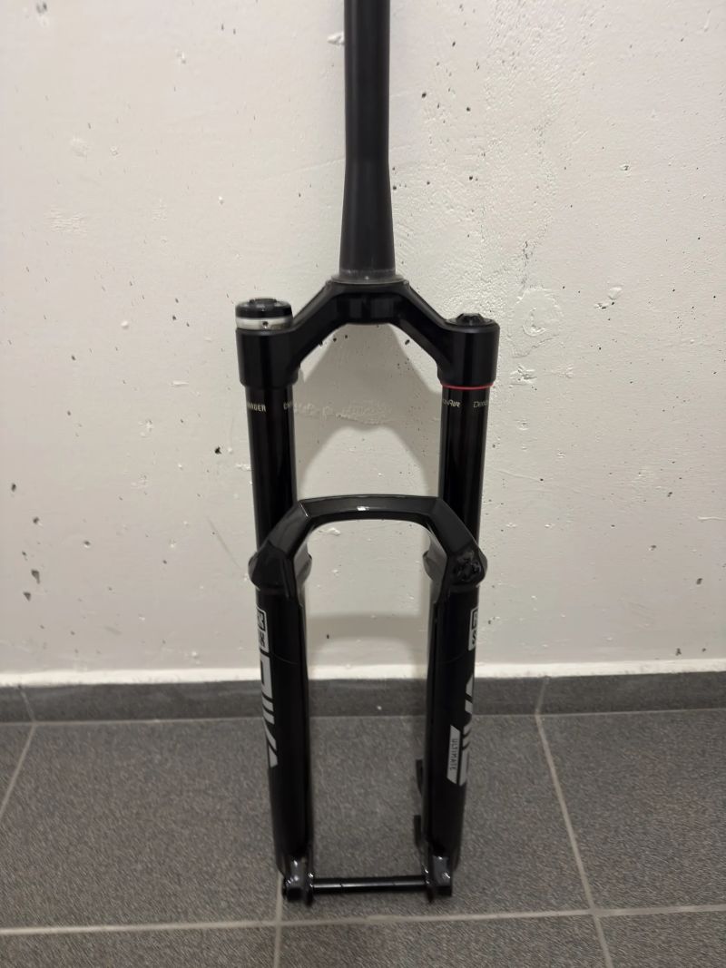 RockShox Pike Ultimate Flight Attendant 29" 140mm – jako nová