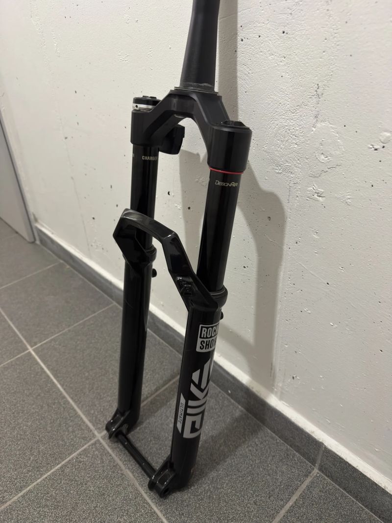 RockShox Pike Ultimate Flight Attendant 29" 140mm – jako nová