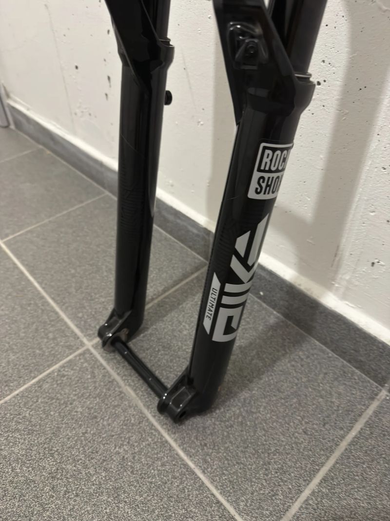 RockShox Pike Ultimate Flight Attendant 29" 140mm – jako nová